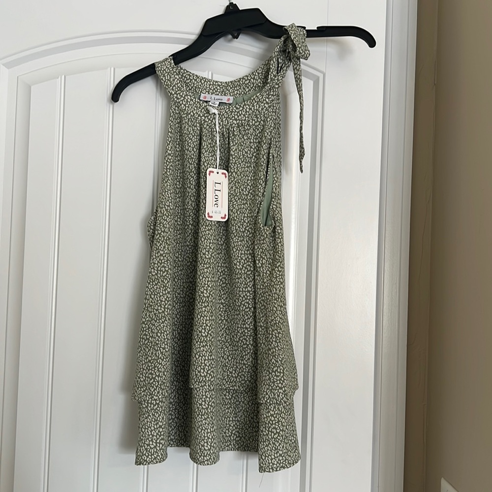 cute green leopard print tank top, size small